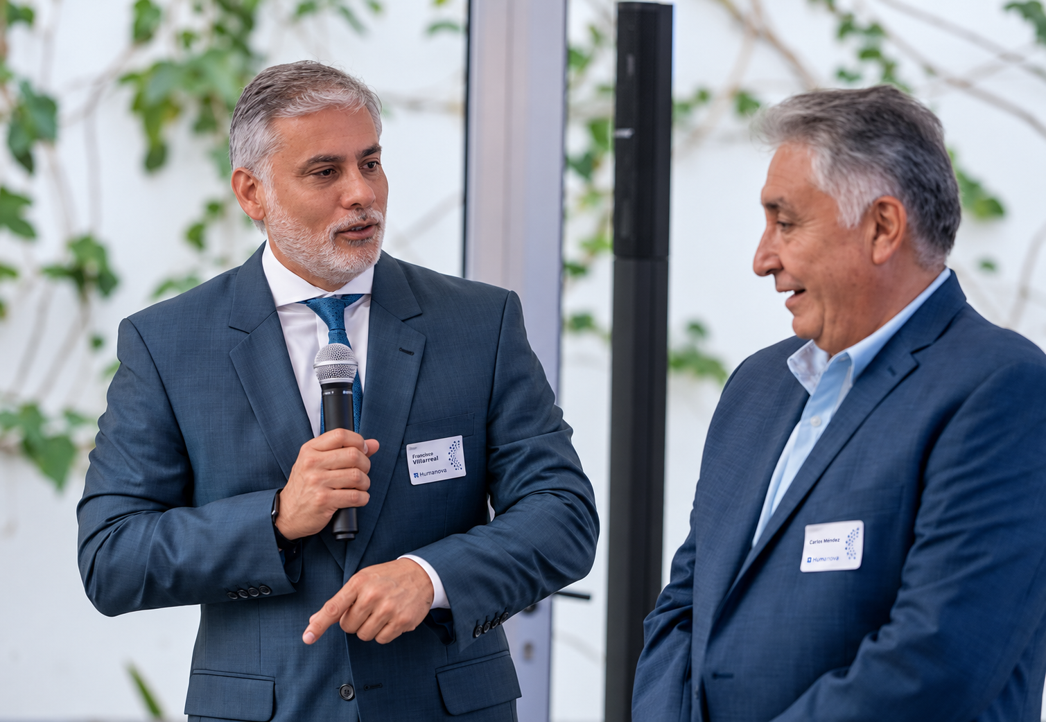 Conversación ejecutiva entre colegas